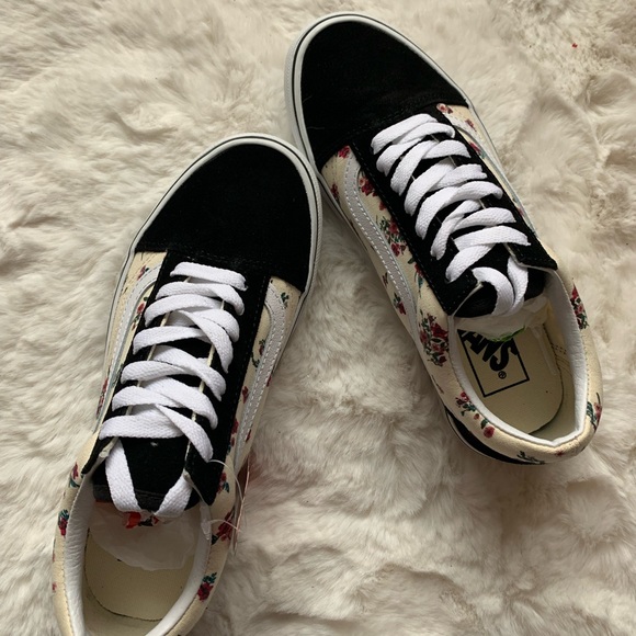 Vans Ditzy Floral White Old Skool Sneakers. Women size 6 & 6.5 & 7 - Picture 4 of 13
